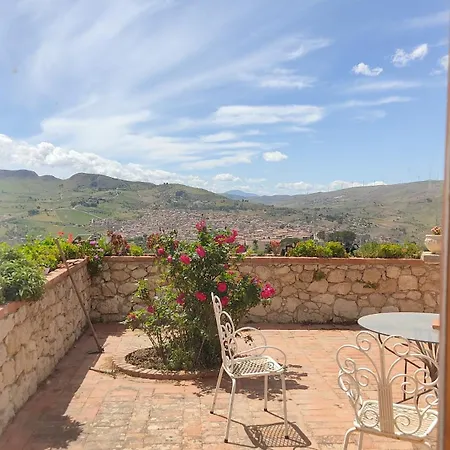 Castello Del Piraino - Casa Vacanze Nel Cuore Della Sicilia Guest house
